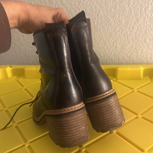 Pre loved Timber booties - Picture 2 of 4